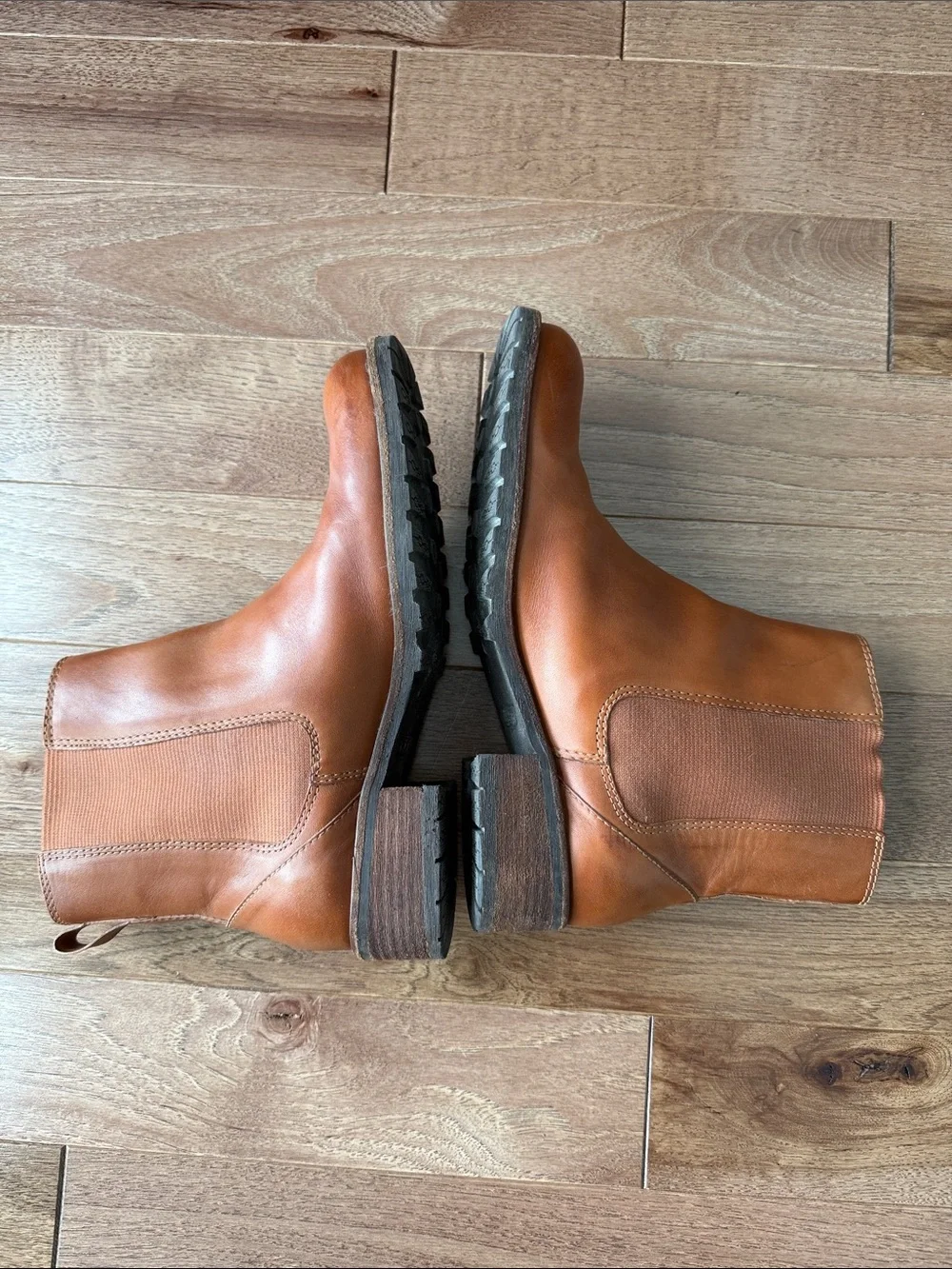 L.L. Bean vintage cognac leather chelsea boots lug sole 8.5 women’s